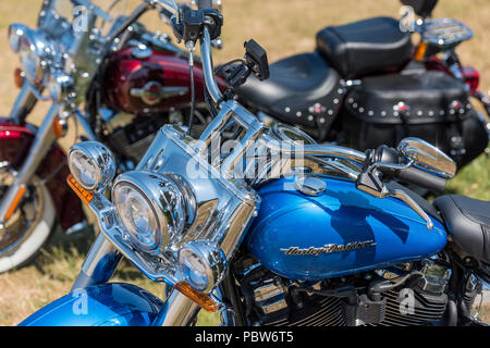 Deux motocyclettes Harley Davidson avec chrome et peintures métalliques. Les motos du broyeur. Banque D'Images