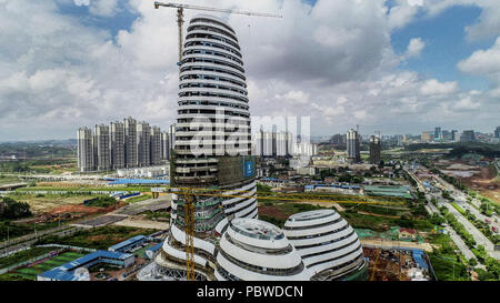 Nanning, Nanning, Chine. 30 juillet, 2018. Nanning, CHINE-le Guangxi Centre de nouveaux médias devient une nouvelle architecture à Nanning, Guangxi du sud-ouest de la Chine. Crédit : SIPA Asie/ZUMA/Alamy Fil Live News Banque D'Images