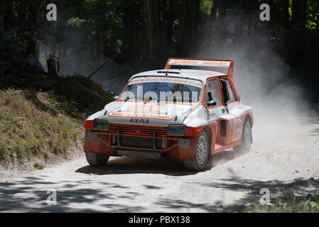 MG Metro 6R4 voiture de rallye Groupe B dans Golden Wonder Chips livery sur le rallye de la forêt d'étapes à Goodwood Festival of Speed 2018 Banque D'Images