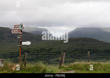 Voir d'Macgillycuddys Reeks de Molls Gap, dans le comté de Kerry Banque D'Images