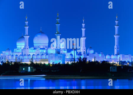 Grande Mosquée de Sheikh Zayed, Abu Dhabi : La vue de l'hôtel Shangri-La Banque D'Images