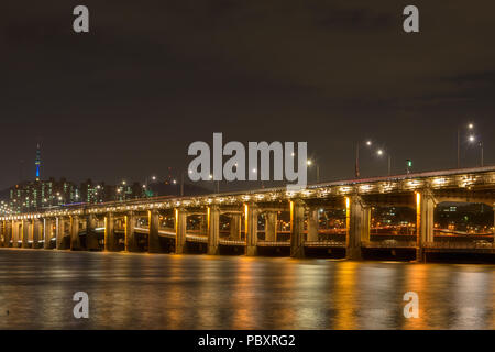 Le pont à Séoul, Corée du Sud, la partie supérieure du pont appelé decker et la basse de Banpo decker appelé pont Jamsu. Banque D'Images