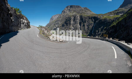 Un virage en épingle sur le Col Trollstigen, Norvège Banque D'Images