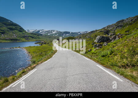 La route plus Gaularfjellet de Balestrand, Norvège. Banque D'Images