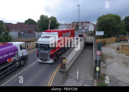 Un passage à niveau situé entre la rue haute et Albion Street à Castleford, West Yorkshire Banque D'Images