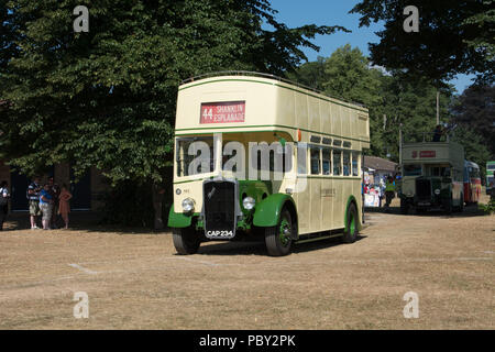 Un conservé 1940 Bristol K5G avec E.C.W open top carrosserie arrive au rallye bus Alton dans heald Anstey Park, Alton, Hampshire Banque D'Images