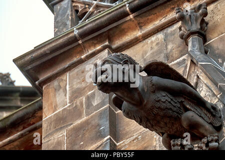 Vue rapprochée de gargouille dans l'église cathédrale Saint-Guy sacré. Prague. République tchèque. Banque D'Images