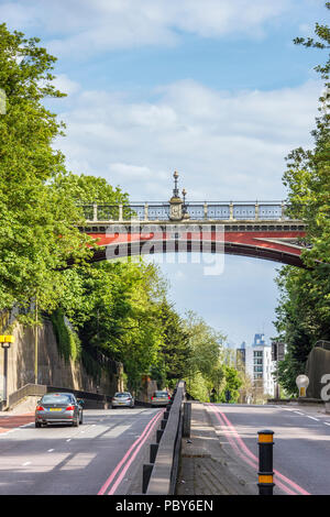 Le célèbre pont d'Archway Victorienne, construite en 1897 pour remplacer l'ancien pont de John Nash, transportant à travers Lane Hornsey Archway Road, Londres, UK Banque D'Images