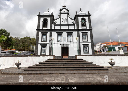 L'église de Nossa Senhora da, des Candeias situé le long de la route entre Monte et Mirateca, île de Pico, Açores, Portugal Banque D'Images