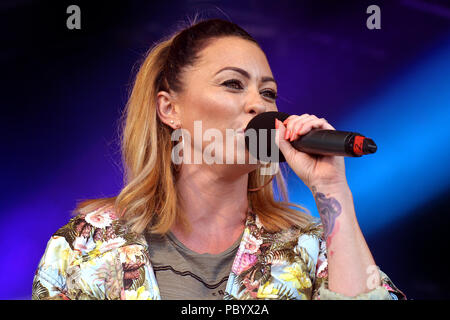 Natasha Hamilton, Atomic Kitten, en direct sur le Stag 2018 South Tyneside Music Festival, Royaume-Uni Banque D'Images