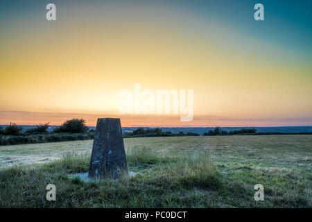 Dumpdon fort de colline, la belle vallée de l'Otter près de Beacon, Honiton, Devon, UK. Campagne britannique au coucher du soleil . Banque D'Images