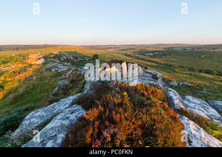 Lever du soleil sur les Hawks Tor sur Bodmin Moor Banque D'Images