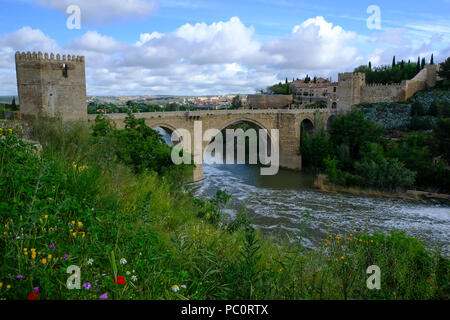 Puente de San Martin Pont sur tage, Tolède, Castille la Manche, Espagne Banque D'Images