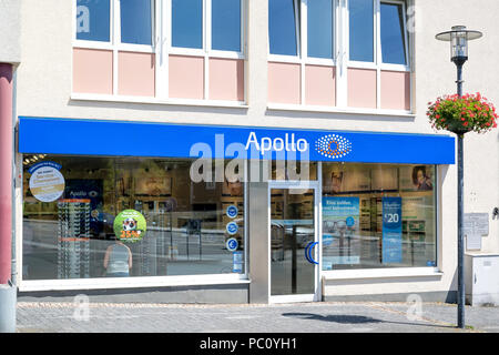 Apollo opticien à Gummersbach, Allemagne. Apollo est une marque de GrandVision, leader mondial dans le commerce de détail d'optique avec des opérations dans 44 pays différents Banque D'Images