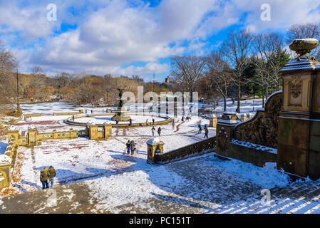 Winter Scenery dans Central Park de New York avec la glace et la neige, USA Banque D'Images