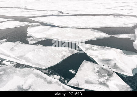 Casse la glace près de Svalbard, Norvège. Banque D'Images