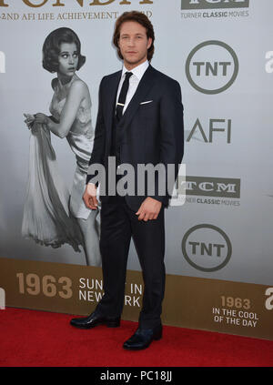 Luke Bracey 224 honoré avec American Film Institute Life Achievement Awards Gala au Dolby Theatre de Los Angeles.Luke Bracey 224 cas à Hollywood Life - Californie, Red Carpet Event, USA, Cinéma, Célébrités, photographie, Bestof, Arts, Culture et divertissement, Célébrités, Mode Topix Meilleur de Hollywood, la vie, événement dans la vie d'Hollywood, Californie - Tapis rouge et en backstage, cinéma, télévision, célébrités, célébrités de la musique, Topix Bestof, Arts, Culture et divertissement, vertical, une seule personne, la photographie, la mode, pleine longueur, enquête 2014 tsuni@Gamma-USA.com , Crédit Tsuni Banque D'Images