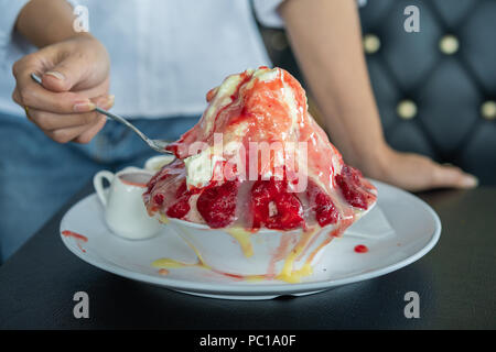 Shaved ice ou saveur fraise lait frais bingsu Banque D'Images