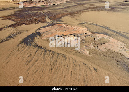 Schémas d'écoulement le long de la rivière des Esclaves, près de la montagne des Rapides, près de Fort Smith, Alberta, Canada Banque D'Images