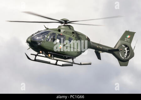 Eurocopter EC-135 hélicoptère d'entraînement appartenant à l'Irish Air Corps. Banque D'Images