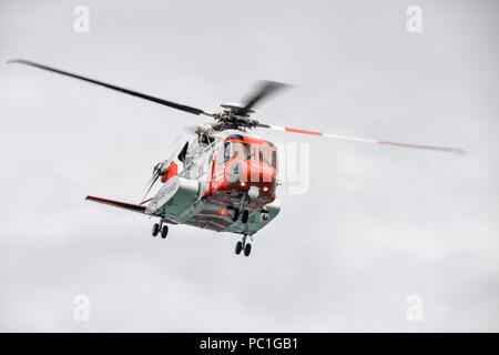 De garde-côtes irlandais Sauvetage Sikorsky S-92A, 115 EI-CIM 4CA98F, stationné à Shannon, dans le comté de Clare Banque D'Images