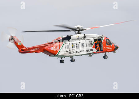 De garde-côtes irlandais Sauvetage Sikorsky S-92A, 115 EI-CIM 4CA98F, stationné à Shannon, dans le comté de Clare Banque D'Images