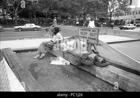 Les hommes sans-abri à Manhattan, NYC, 1982 Banque D'Images