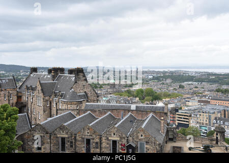 Vue du château d'Édimbourg à la ville à l'arrière. Juin, 2018 Banque D'Images