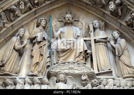 Le Christ en majesté, du Portail du Jugement dernier, de Notre Dame, Paris, Site du patrimoine mondial de l'UNESCO à Paris, France Banque D'Images