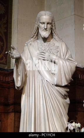 Sacré-Cœur de Jésus, statue en l'église Saint François Xavier à Paris, France Banque D'Images