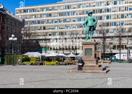 OSLO, Norvège - 26 avril 2018 : Le Chrétien IV monument est situé dans la région d'Oslo et Stortorvet a été créé par Carl Ludvig Jacobsen Banque D'Images