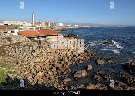 Message d'amour écrit dans les roches de la zone de baignade, Leca da Palmeira le Nord du Portugal Banque D'Images