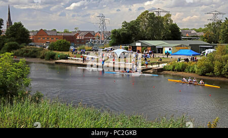 Vue du pont de Kingsway, Warrington Rowing Club 2018 Régate d'été, Howley lane, rivière Mersey, Cheshire, North West England, UK Banque D'Images