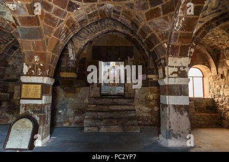 Van, Turquie - Avril 10, 2018 : l'intérieur de la Cathédrale Arménienne de l'église Sainte Croix sur l'île Akdamar. Van Lake Banque D'Images