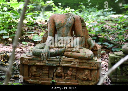 Images du jardin des reliques du Bouddha et d'autres reste à statue Wat Umong dans Chiang Mai, Thaïlande. Banque D'Images