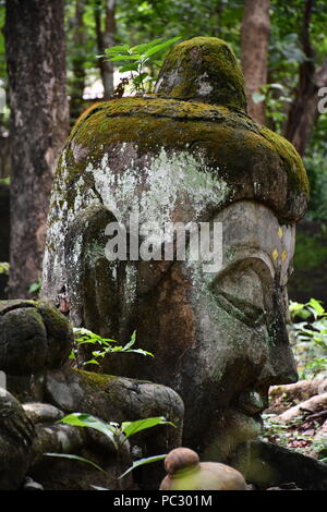 Images du jardin des reliques du Bouddha et d'autres reste à statue Wat Umong dans Chiang Mai, Thaïlande. Banque D'Images