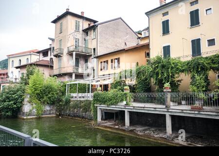 Porto Ceresio est une commune italienne) sur le lac de Lugano dans la province de Varèse dans la région Lombardie, situé à environ 50 kilomètres (31 milles Banque D'Images