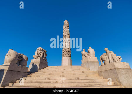 OSLO, Norvège - 6 avril, 2018 : Oslo City skyline at célèbre Statue in Vigeland Sculpture Park, Oslo, Norvège Banque D'Images