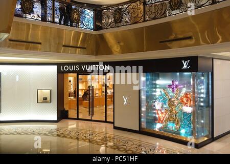 Trang Tien Plaza, magasins de luxe. Louis Vuitton. Hanoi. Le Vietnam. Dans le monde d'utilisation | Banque D'Images