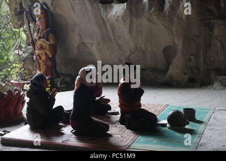 Grotte Tam Thanh. Thien Thanh pagode taoïste. Le taoïsme fidèles. Lang Son. Le Vietnam. Dans le monde d'utilisation | Banque D'Images