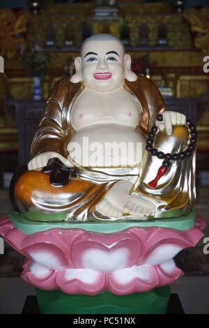 Chua Tu Quang temple bouddhiste. Statue de Bouddha heureux pour la bonne chance et de la fortune. Notre annuaire d'entreprises. Le Vietnam. Dans le monde d'utilisation | Banque D'Images