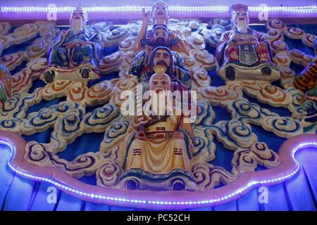 Temple Cao Dai. Lao Tseu, Confucius et Bouddha, JŽsus. Phu Quoc. Le Vietnam. Dans le monde d'utilisation | Banque D'Images