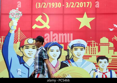 Affiche de propagande du gouvernement communiste dans la rue. Ho Chi Minh Ville. Le Vietnam. Dans le monde d'utilisation | Banque D'Images