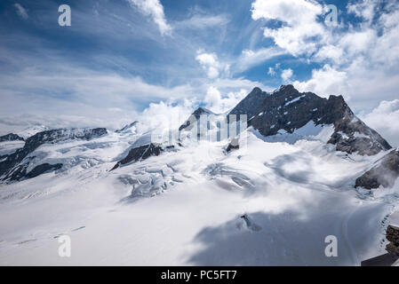 Sommet de la Jungfrau (4 158 m.) vue depuis Jungfraujoch, Grindelwald, Oberland Bernois, Suisse Banque D'Images