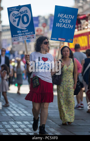 Des dizaines de milliers de personnes Inscrivez-vous une grande manifestation pour marquer le 70e anniversaire du Service national de santé. Avec : Atmosphère, voir Où : London, England, United Kingdom Quand : 30 Juin 2018 Crédit : Wheatley/WENN Banque D'Images