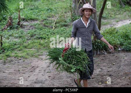 Ba Na (Bahnar) groupe ethnique. Agriculteur. Kon Tum. Le Vietnam. Dans le monde d'utilisation | Banque D'Images