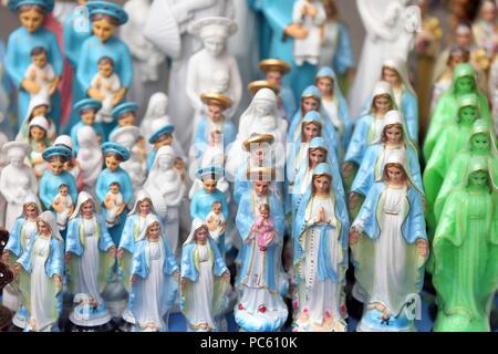 Statues de la Vierge Marie pour la vente. Ho Chi Minh Ville. Le Vietnam. Dans le monde d'utilisation | Banque D'Images