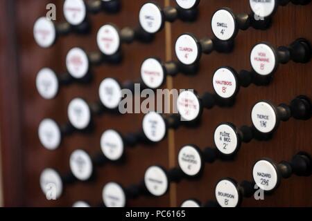 L'église de saint Philippe ( Huyen Sy Church ). Boutons d'arrêt sur l'orgue. Ho Chi Minh Ville. Le Vietnam. Dans le monde d'utilisation | Banque D'Images