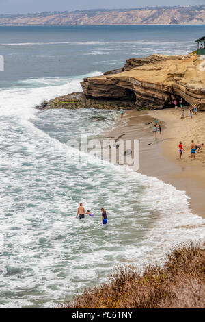 La Jolla Cove est une petite crique pittoresque et de la plage qui est entourée par des falaises à La Jolla, San Diego, Californie, USA. Le Cove est protégée en tant que pa Banque D'Images