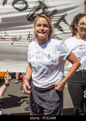 Des dizaines de milliers de personnes Inscrivez-vous une grande manifestation pour marquer le 70e anniversaire du Service national de santé. Avec : Sally Lindsay Où : London, England, United Kingdom Quand : 30 Juin 2018 Crédit : Wheatley/WENN Banque D'Images